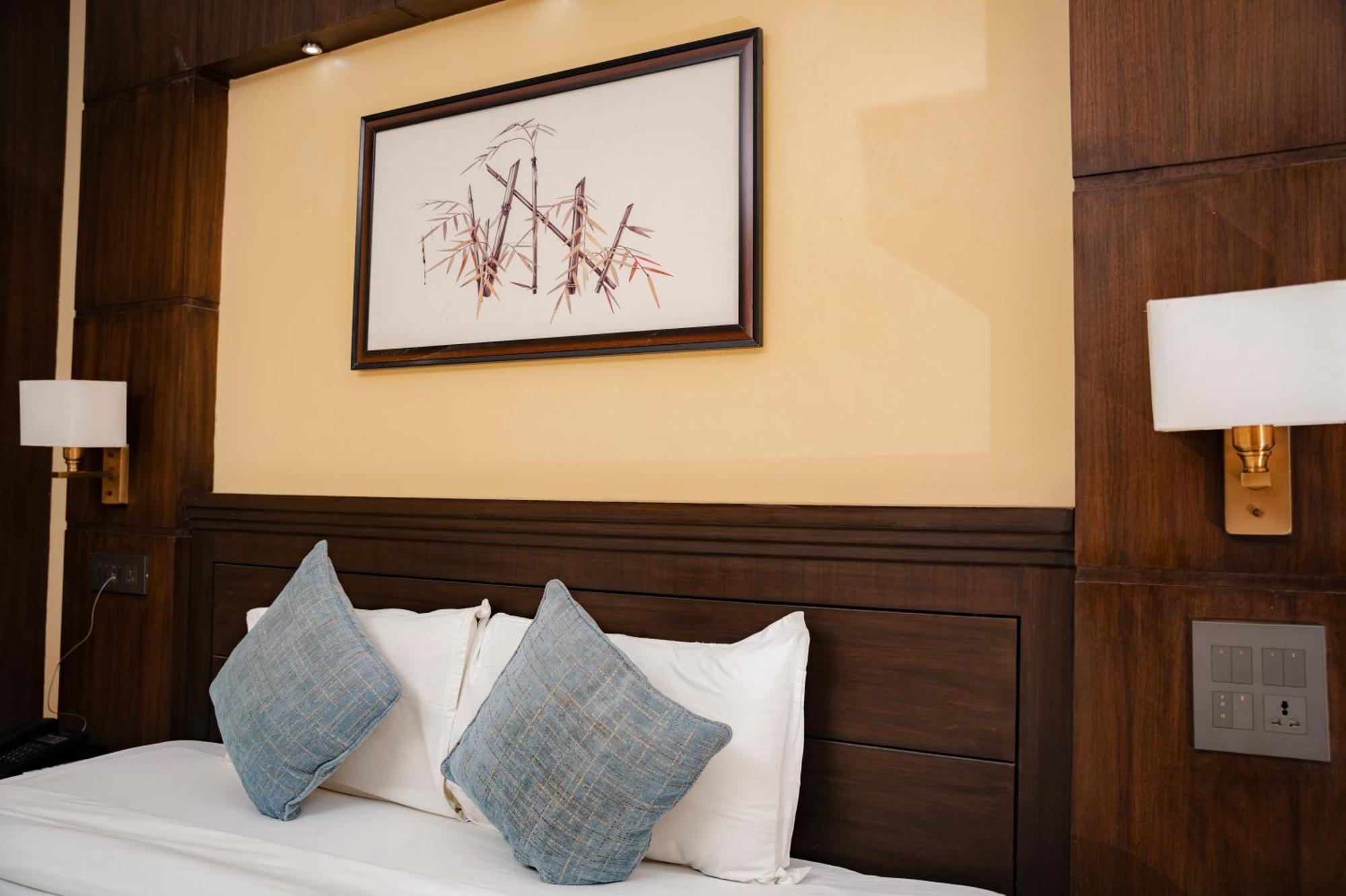 Itahari Hotel Maden Inn מראה חיצוני תמונה
