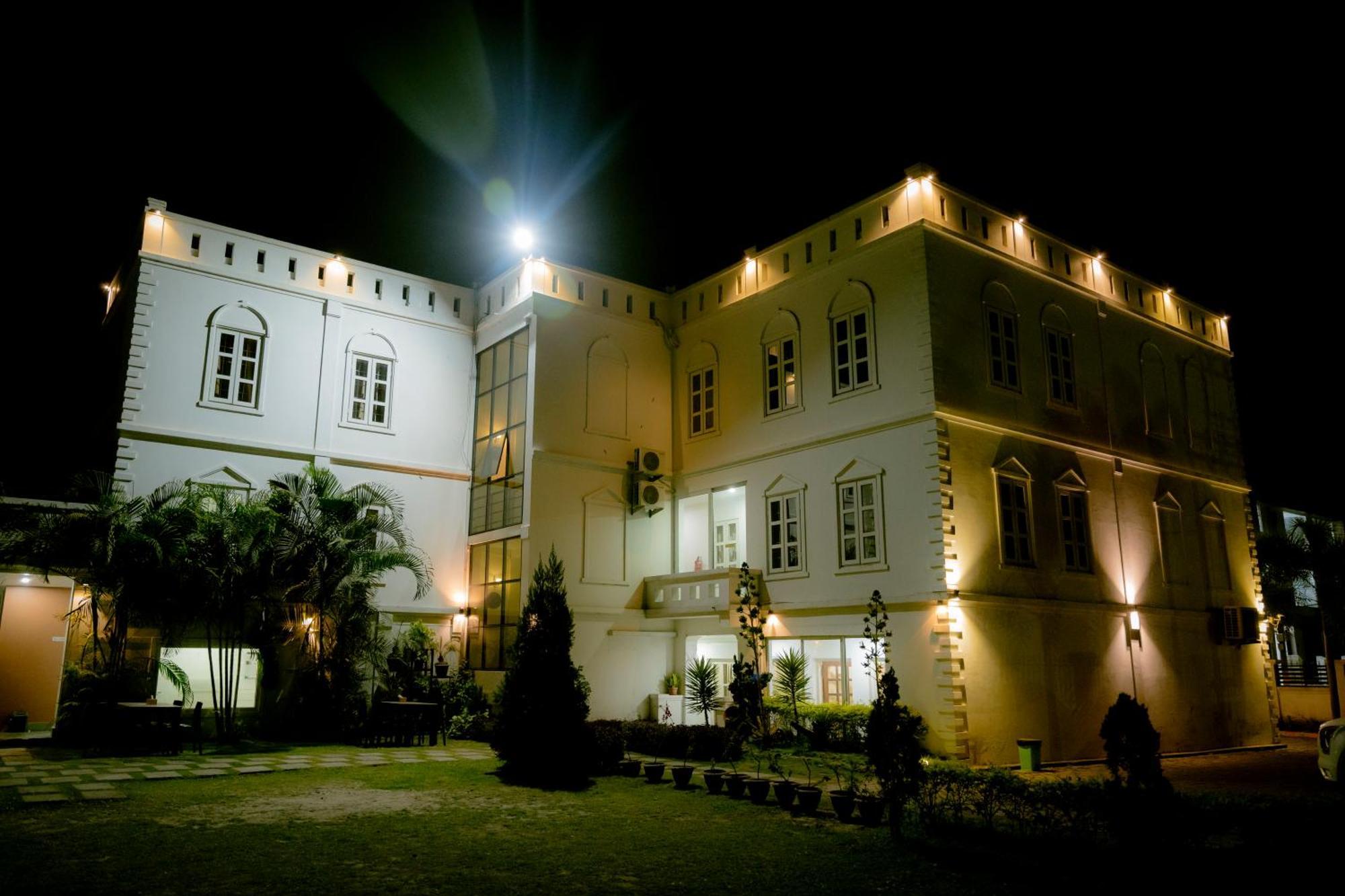 Itahari Hotel Maden Inn מראה חיצוני תמונה