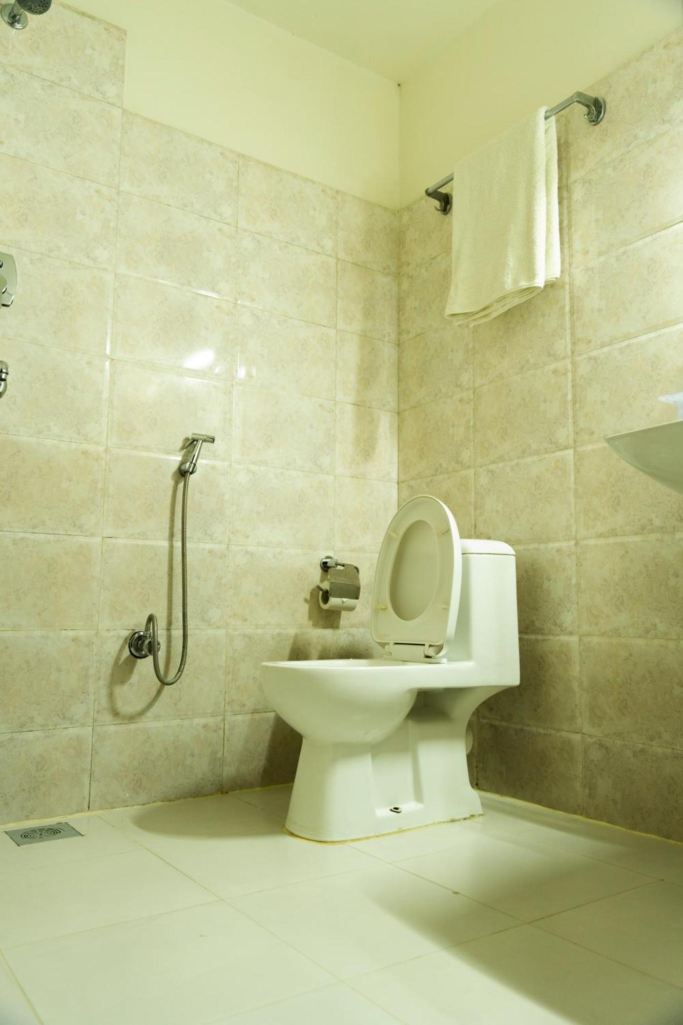 Itahari Hotel Maden Inn מראה חיצוני תמונה