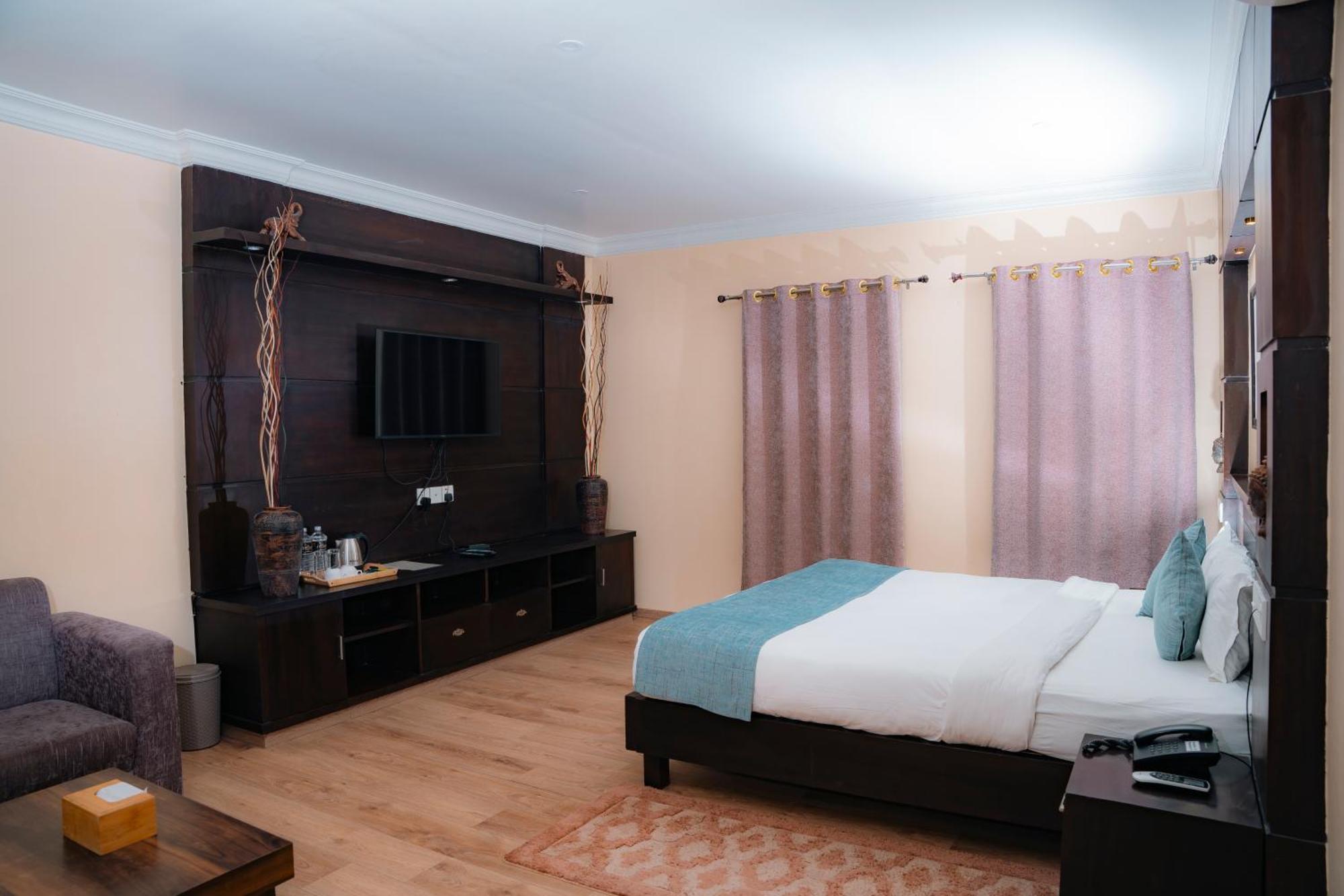 Itahari Hotel Maden Inn מראה חיצוני תמונה